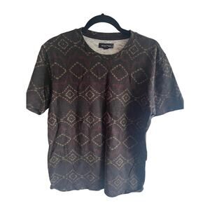 Treasure abound t-shirt size medium